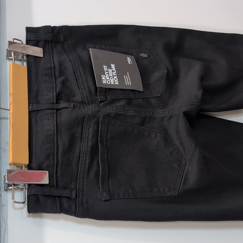 SILVER JEANS | Women's Black Suki Mid-Rise Kick Flare Frayed Hem Cropped Jeans - Picture 8 of 9